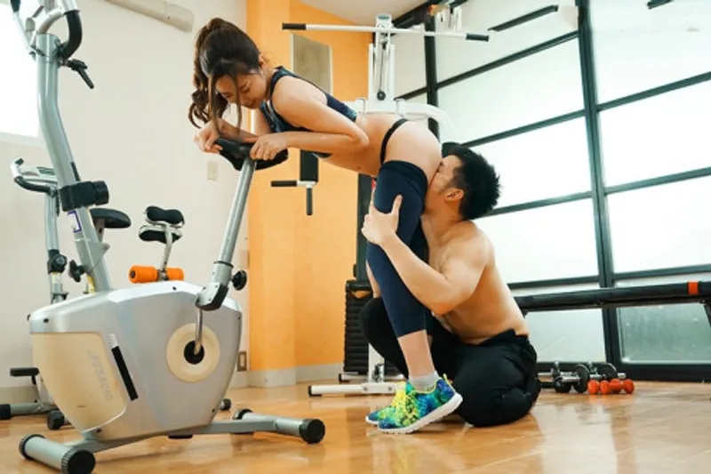 Xin chồng yêu đi tập gym, vợ vụng trộm với anh pt