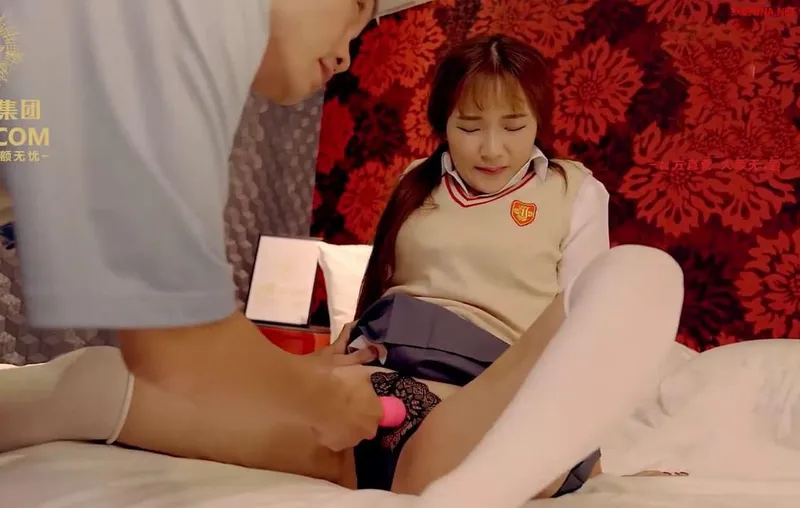 Con chim nhỏ dùng thân chi trả khoản nợ cho bố vay tiền bọn xã hội đen
