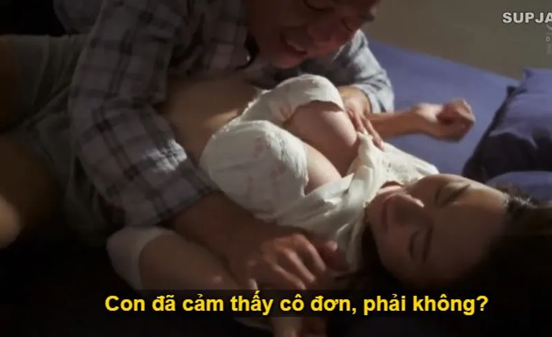 Nhìn con trai mải miết lao đầu vào việc khiến vợ nó cô lập lẻ loi, ông bố chồng liều lĩnh đè ra hành dâm với con dâu.