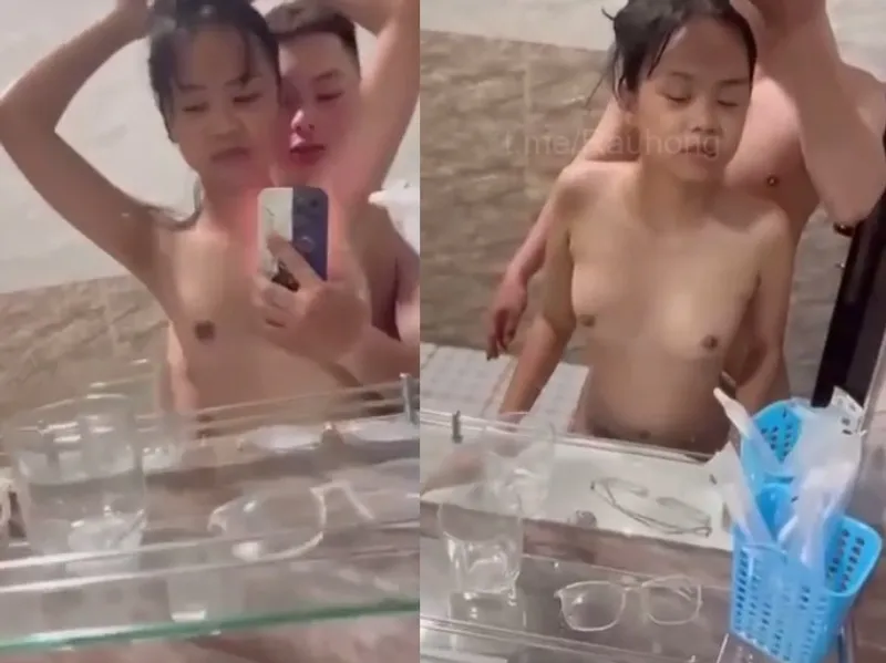 Mảnh khảnh em cùng thằng bồ nắc trước gương quay kỉ niệm